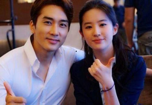 娱乐圈吃瓜夫妇有哪些,揭秘明星夫妻背后的甜蜜与争议